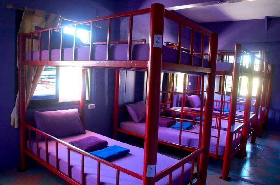 Above & Beyond Hostel 반 타이 외부 사진