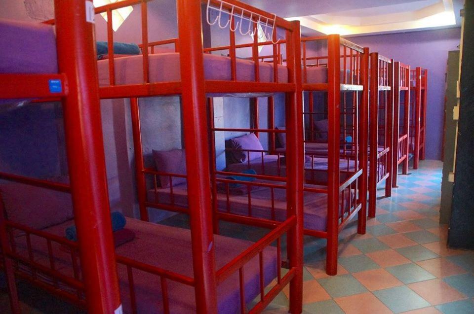 Above & Beyond Hostel 반 타이 외부 사진